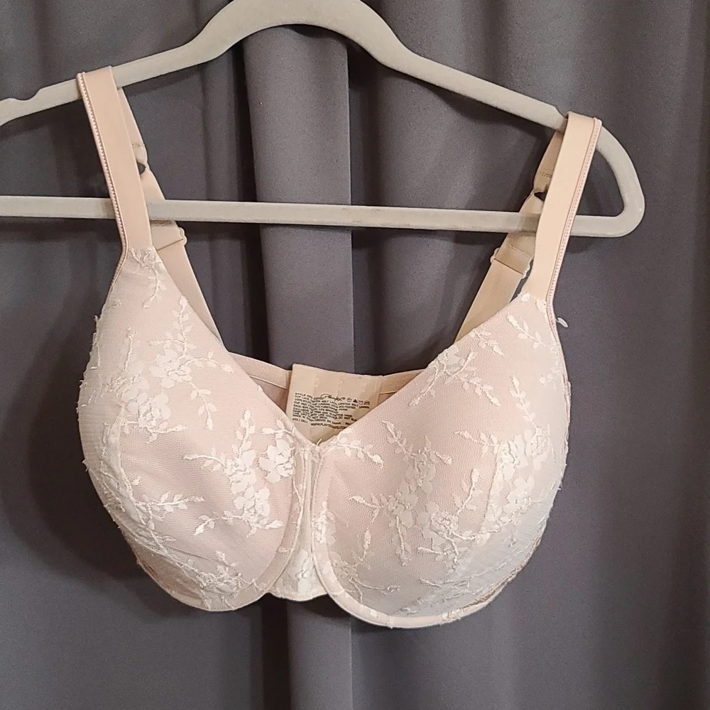 Playtex Womens Underwire Bra Beige Fliral Lace Applique Adjustable Sz 36DDD EUC